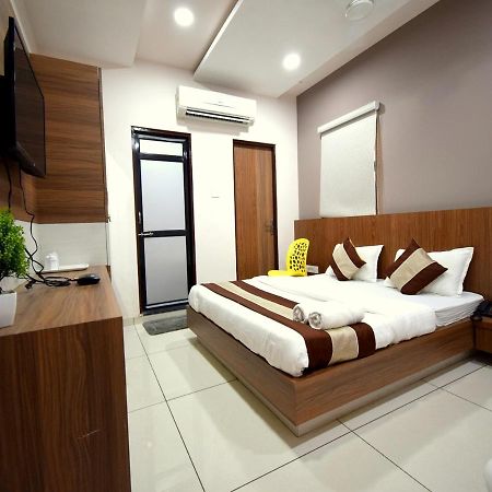 Hotel Embassy Kalol Exterior photo