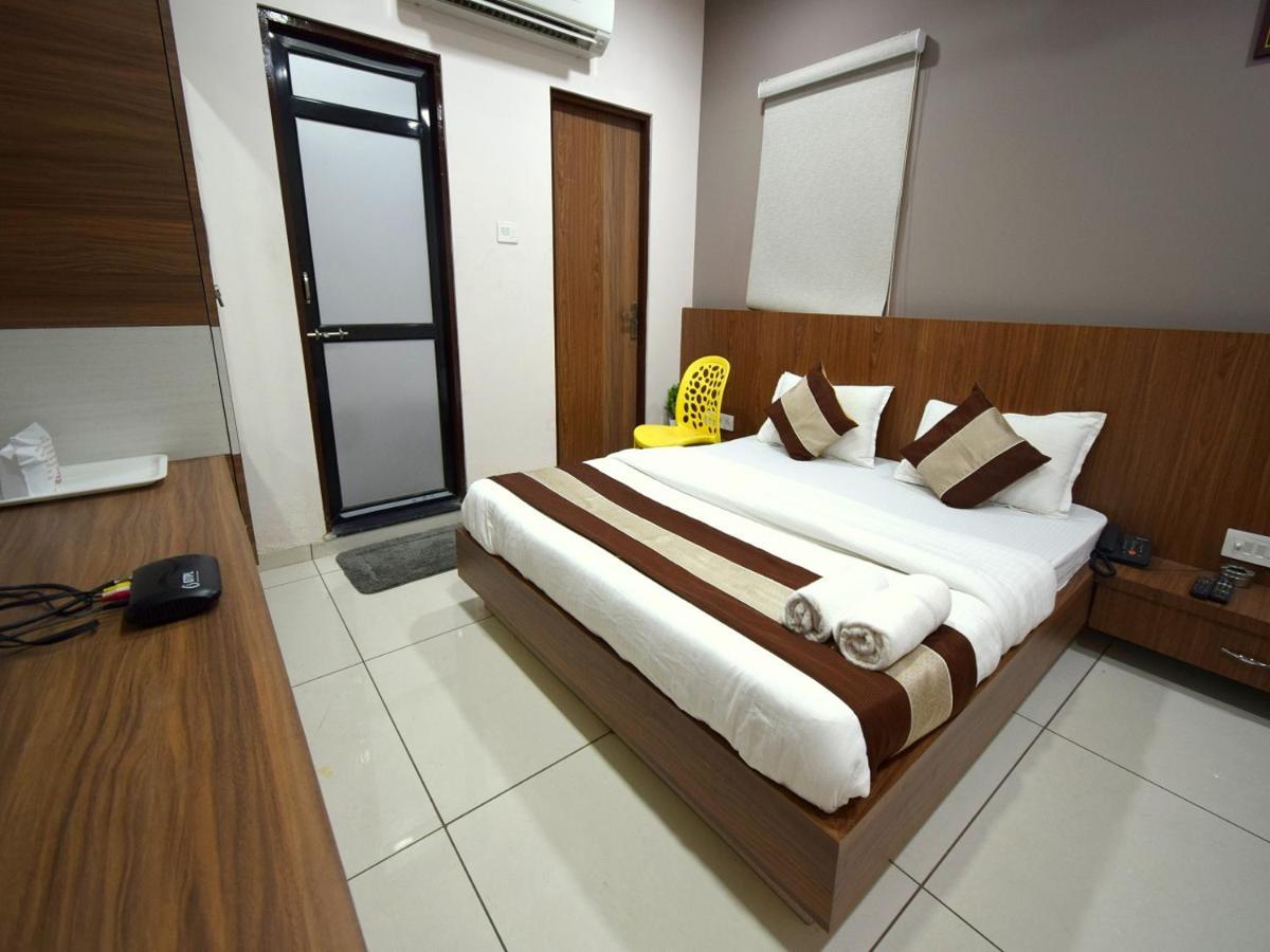 Hotel Embassy Kalol Exterior photo