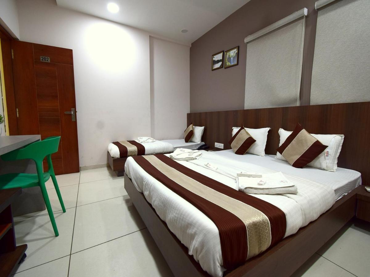 Hotel Embassy Kalol Exterior photo